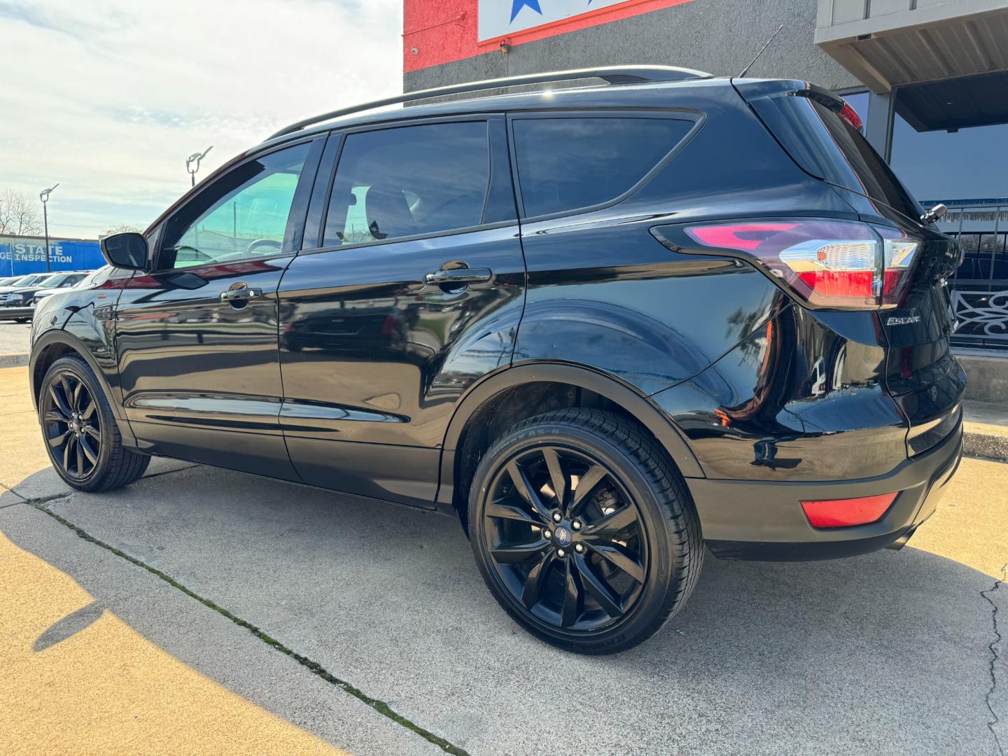 2018 BLACK FORD ESCAPE SE (1FMCU0GD4JU) , located at 5900 E. Lancaster Ave., Fort Worth, TX, 76112, (817) 457-5456, 0.000000, 0.000000 - Photo#6